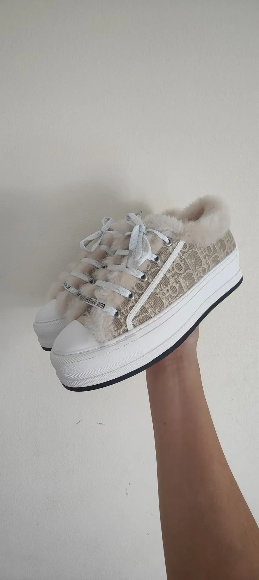 👟👟Ex-factory price 640👟👟——Dior Dior embroidered thick-soled wool casual shoes, fur shoes 𝐃𝐈𝐎𝐑 𝐖𝐚𝐥𝐤'𝐧 Dior presbyopic embroidered wool thick-soled canvas shoes, casual sports shoes, this Walk'n'Dior Thick-soled sneakers are a stylish piece that elevate the collection. Oblique printed cotton embroidered upper with comfortable platform sole, tongue and Christian Dior Paris signature laces. Can add fashionable temperament to all kinds of casual looks. Original custom-made imported Oblique printed embroidery fabric. Imported soft sheepskin lining. Original exclusive open-molded TPU material outsole. Bottom thickness 4.5CM. Size: Women's 35-41 (custom-made 41 is non-refundable)